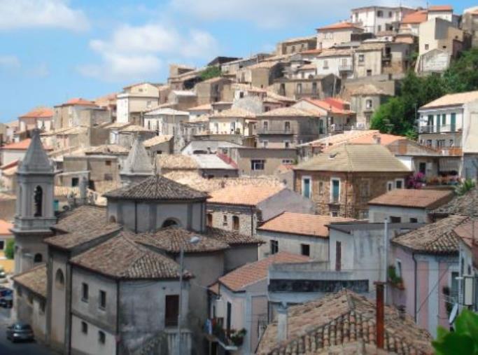 Curinga si mobilita per la piccola Diletta, raccolta fondi per le terapie che possono aiutarla a camminare