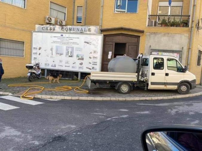 images Emergenza a Cutro. La denuncia di Lerose (FI): "Spazzatura per strada e rubinetti a secco da una settimana" 