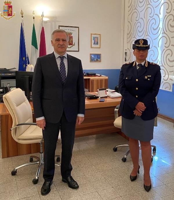 Il questore di Catanzaro dà il benvenuto a Immacolata Acconcia, nuovo dirigente della Divisione P.A.S.I. images Il questore di Catanzaro dà il benvenuto a Immacolata Acconcia, nuovo dirigente della Divisione P.A.S.I.