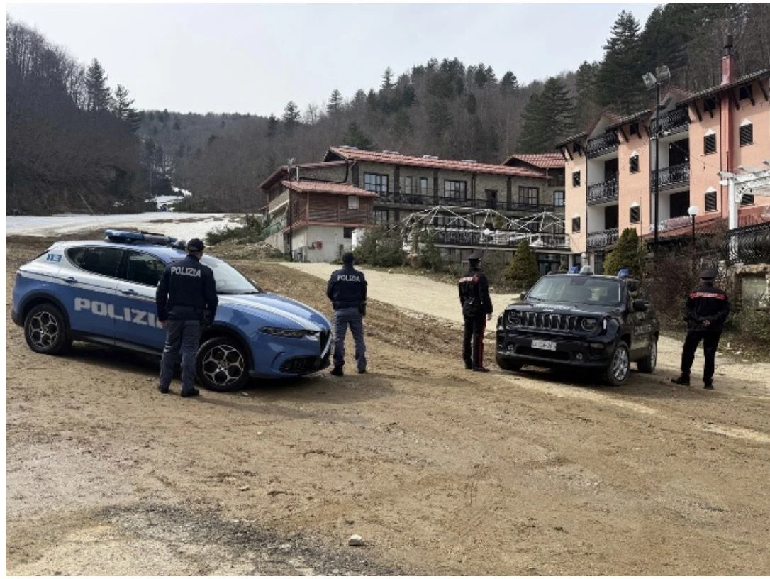 Crotone, la Polizia sospende due attività commerciali di Cotronei
