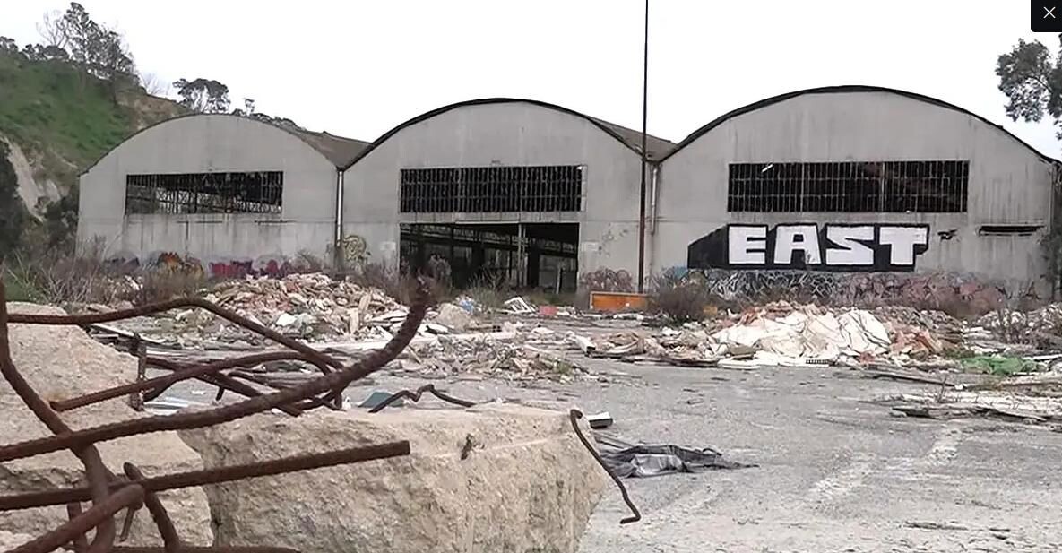 Amianto, i genitori degli studenti del Gravina scendono in piazza: manifestazione a Crotone images Amianto, i genitori degli studenti del Gravina scendono in piazza: manifestazione a Crotone