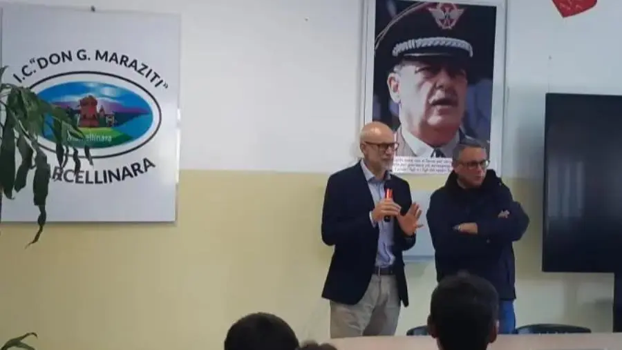 images Gli alunni dell'IC Marcellinara incontrano il Garante per il diritti dei minori 