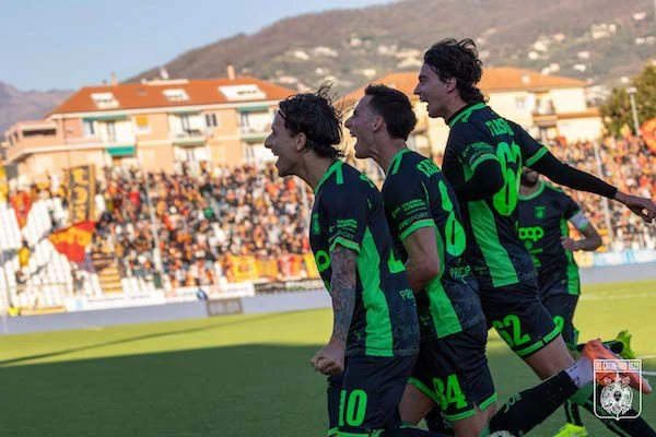 Serie BKT, Catanzaro e Frosinone in campo alle 15: le formazioni ufficiali