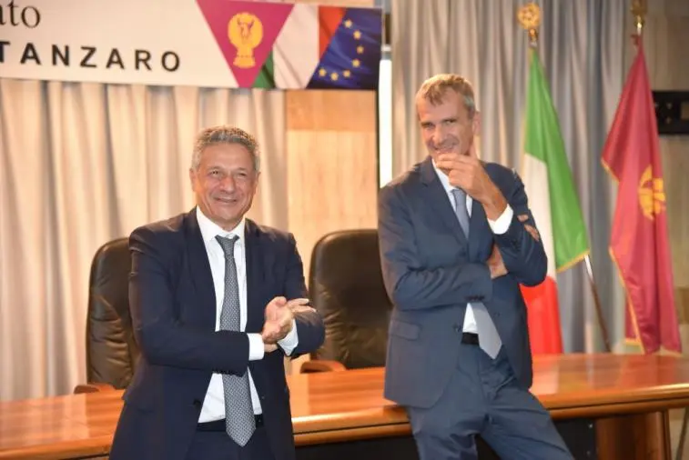 La questura di Catanzaro dà il benvenuto al nuovo vicario e a 2 funzionari (NOMI) images La questura di Catanzaro dà il benvenuto al nuovo vicario e a 2 funzionari (NOMI)