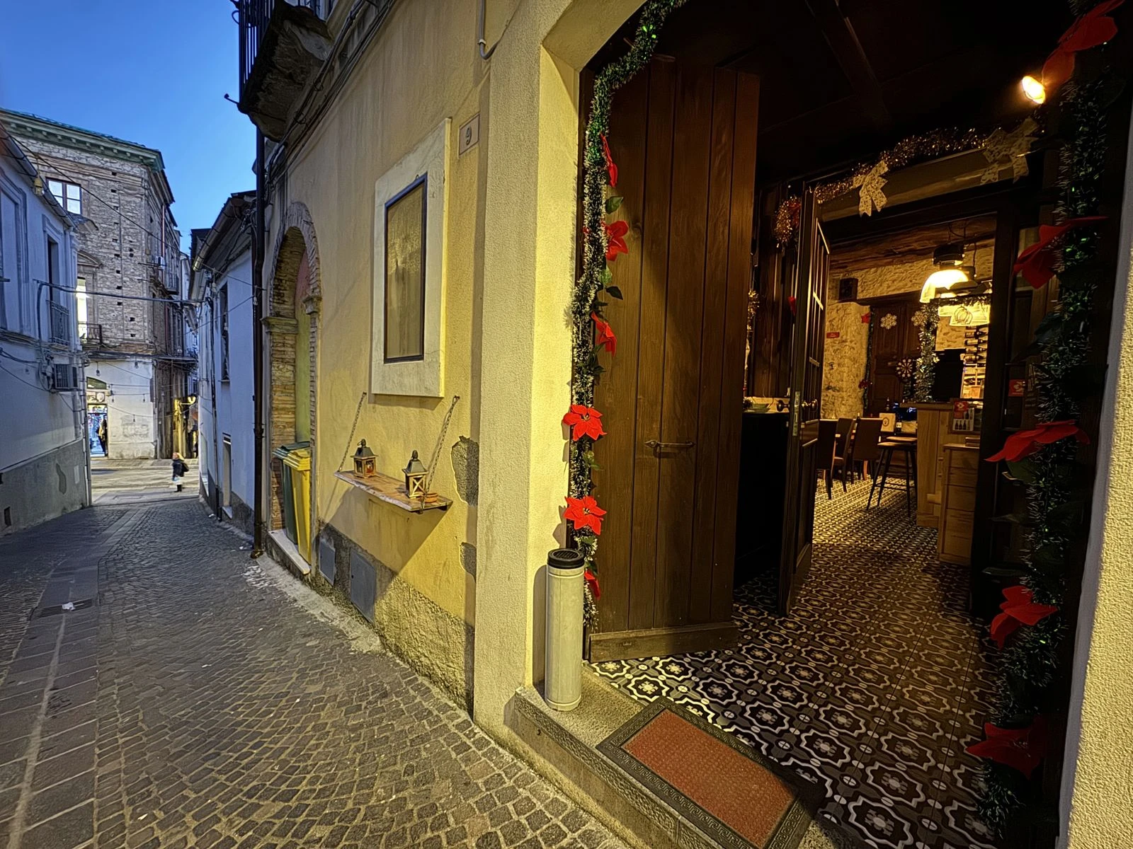 Rorò, nel cuore di Catanzaro il locale dove il tempo rallenta e il tavolo diventa protagonista