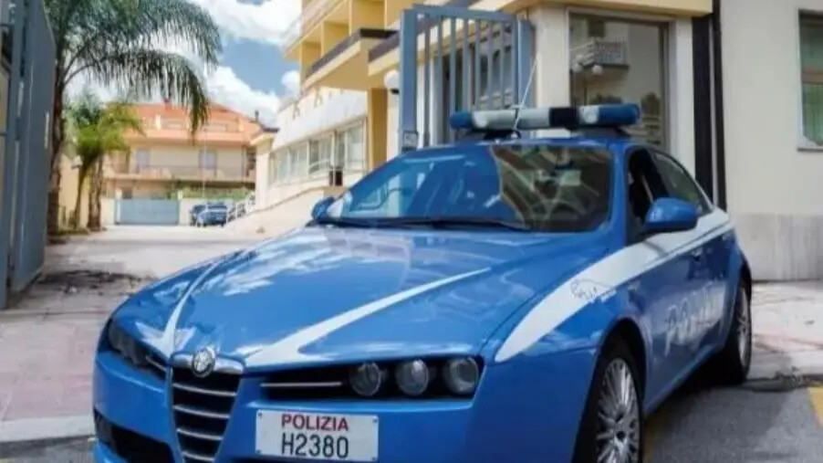 images Tenta di uccidere la moglie strangolandola: arrestato 70enne a Siderno 