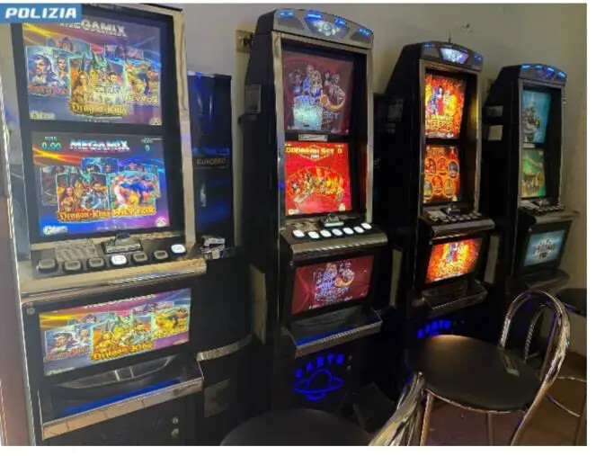 images Crotone, dipendente non regolarmente assunta: bar con sala slot sanzionato 