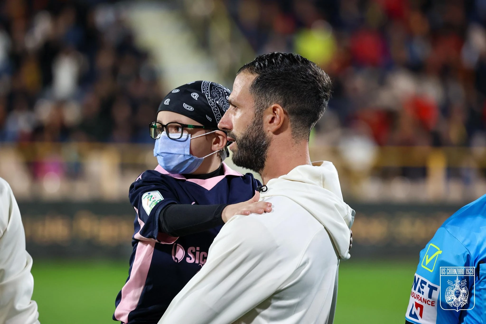 Il Catanzaro vince in campo e nella vita: Francesco, il piccolo leone che ha acceso il cuore del Ceravolo
