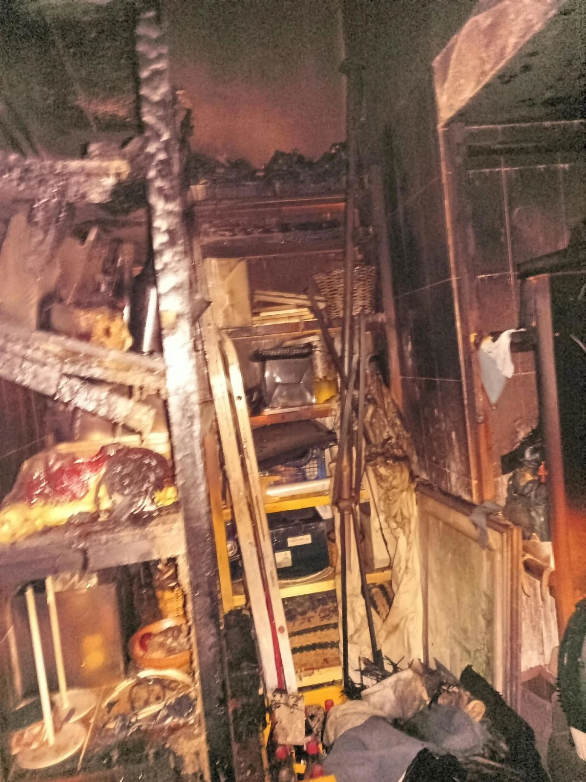 Lamezia, appartamento in fiamme: evacuate tre persone e un cagnolino  