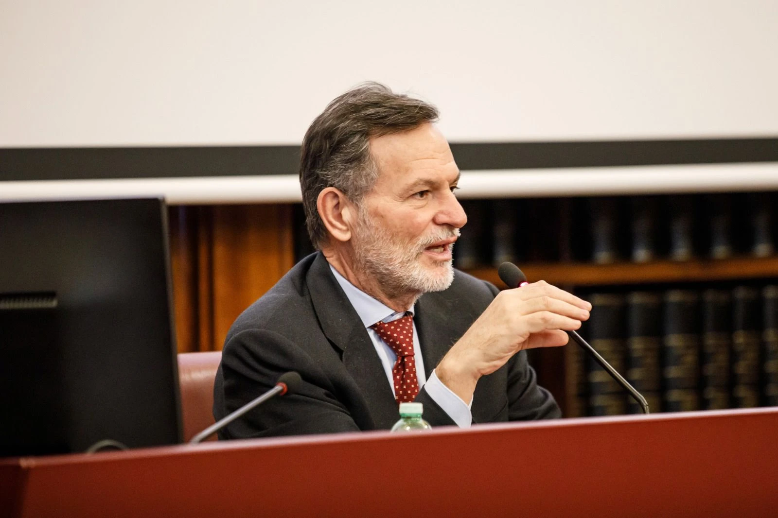 Carcere di Cosenza, Balboni (FdI): "Rimossi pannelli in plexiglass per garantire dignità e vivibilità"
