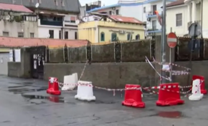 images Ragazzo folgorato a Soverato dopo aver toccato palo della luce, domani un altro sopralluogo 