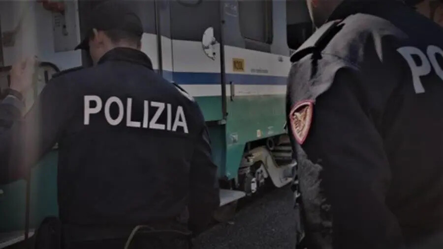 Attività di prevenzione della Polizia Ferroviaria a Reggio: controlli a tappeto sui treni images Attività di prevenzione della Polizia Ferroviaria a Reggio: controlli a tappeto sui treni