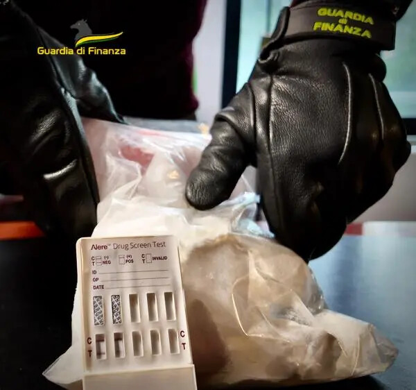 In auto con mezzo chilo di cocaina: un arresto a Cosenza images In auto con mezzo chilo di cocaina: un arresto a Cosenza