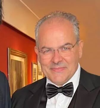 images Sanremo 2026, a Crotone la presentazione dei premi realizzati dal maestro orafo Affidato