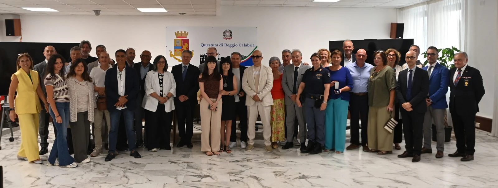 Reggio Calabria, il Questore Sirna consegna le medaglie di commiato ai poliziotti in pensione