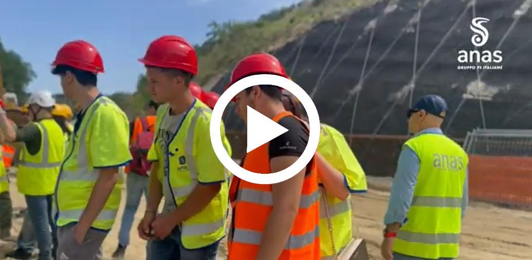 images Trasversale delle Serre, gli studenti dell'IT "Einaudi" di Serra San Bruno in visita al cantiere nel Vibonese