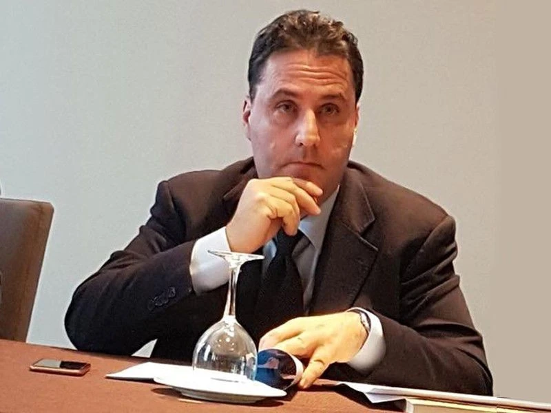 A Paola lidi a ridosso dei binari, Granata: "La Procura sequestri le strutture irregolari sul Tirreno cosentino"