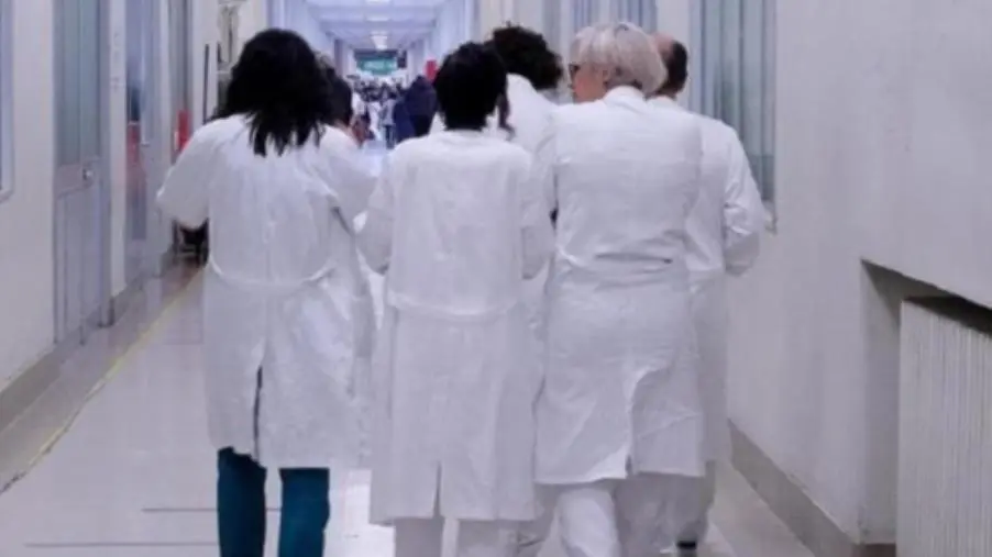images Catanzaro, falsi certificati per assentarsi dal lavoro durante il lockdown: 2 medici assolti