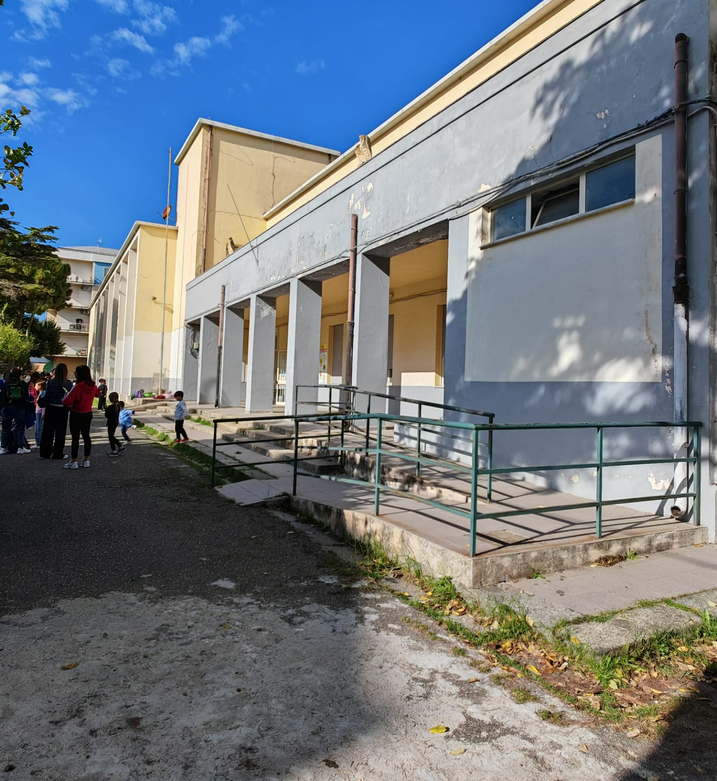 Topi nella scuola di Murano a Catanzaro Lido, lezioni sospese e bimbi a casa  