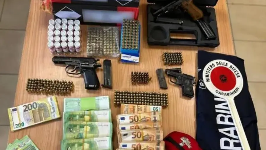 images Posta su Facebook la foto dei fucili senza avere il porto d’armi, un arresto nel Reggino