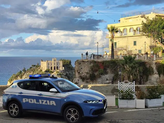 images Aggredisce e minaccia la Polizia con violenza: arrestato un uomo a Tropea