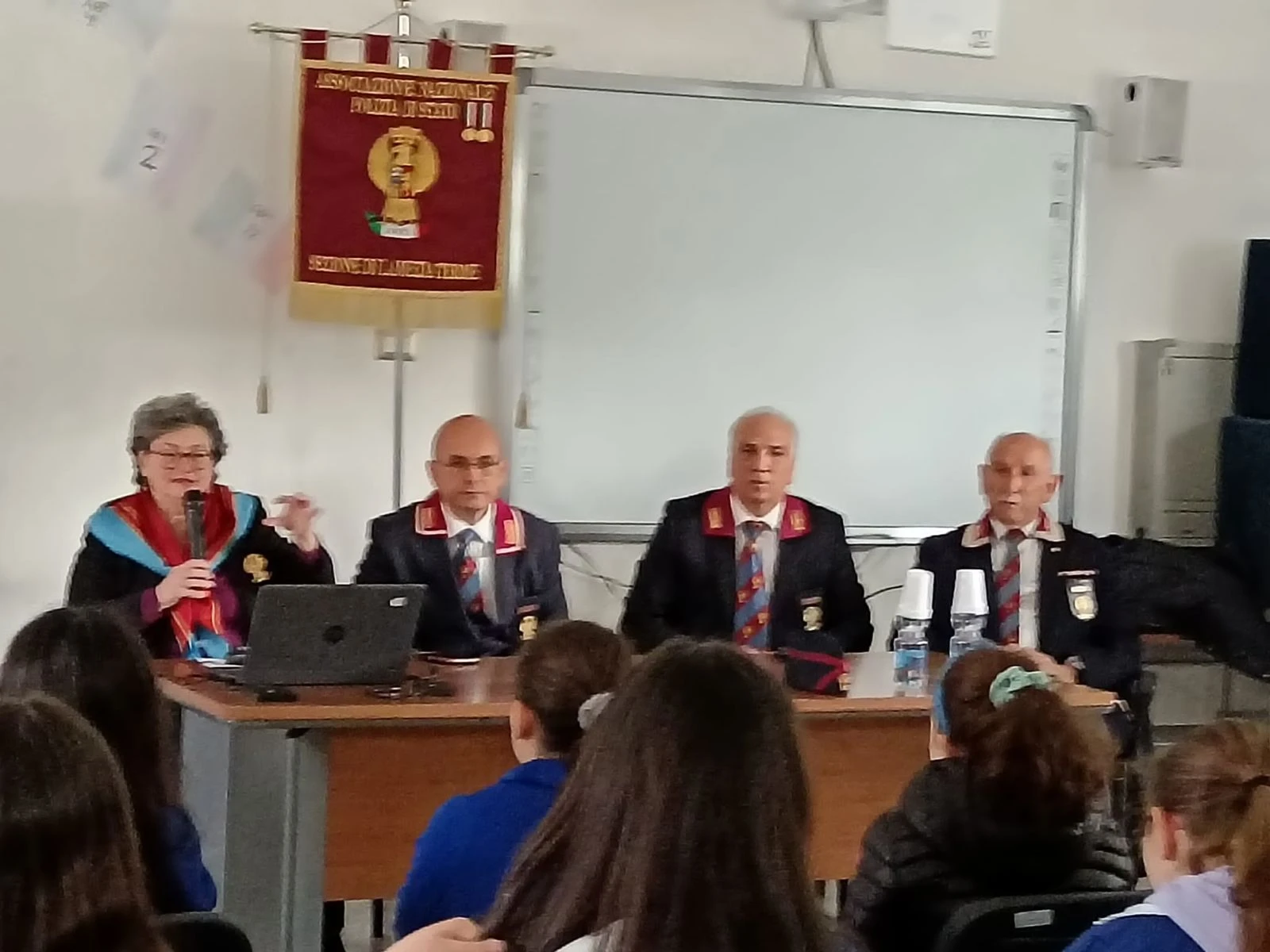 Legalità e prevenzione a scuola: l’Associazione nazionale Polizia di Stato incontra gli alunni di Feroleto Antico e Pianopoli 