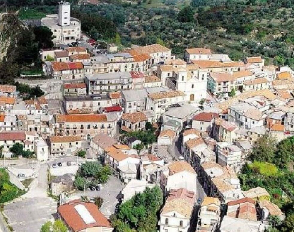images Chiaravalle Centrale celebra la cultura con la seconda edizione del Premio Letterario Nazionale “Aurea Nox – L’Oro della Coscienza” 
