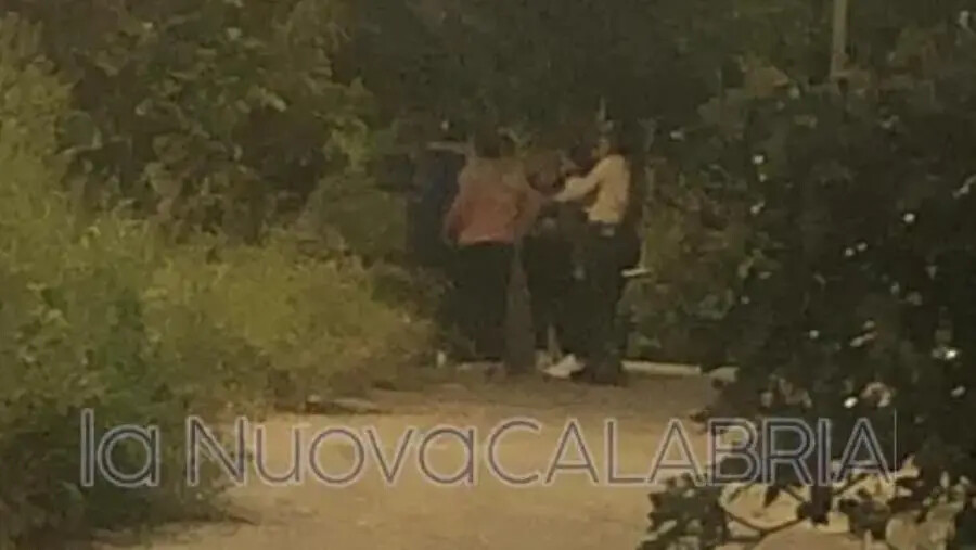 images Catanzaro, tentano di occupare un’abitazione: intervento della Polizia