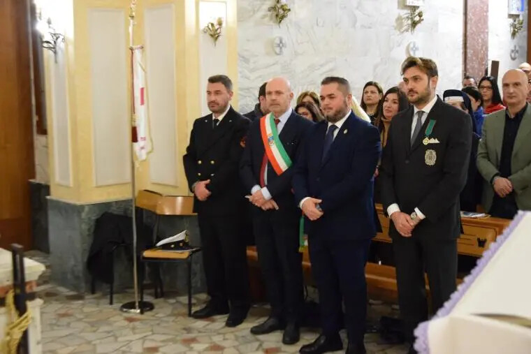 images Croce Rossa di Crotone e Confraternita della Madonna di Capo Colonna insieme per la donazione alimentare alla mensa di San Pio