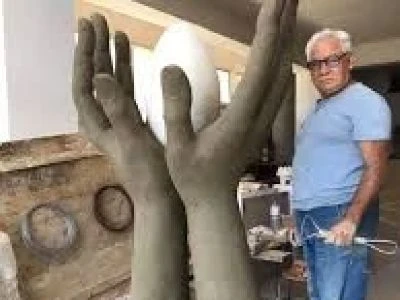 A Zagarise lo scultore Verrino incontra gli studenti: "Basta una matita e un foglio bianco, io da bambino ha cominciato così..."