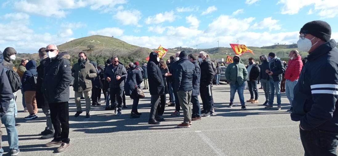 images Contro precariato, sfruttamento e caporalato, è iniziata la manifestazione davanti alla Cittadella (FOTO E VIDEO)