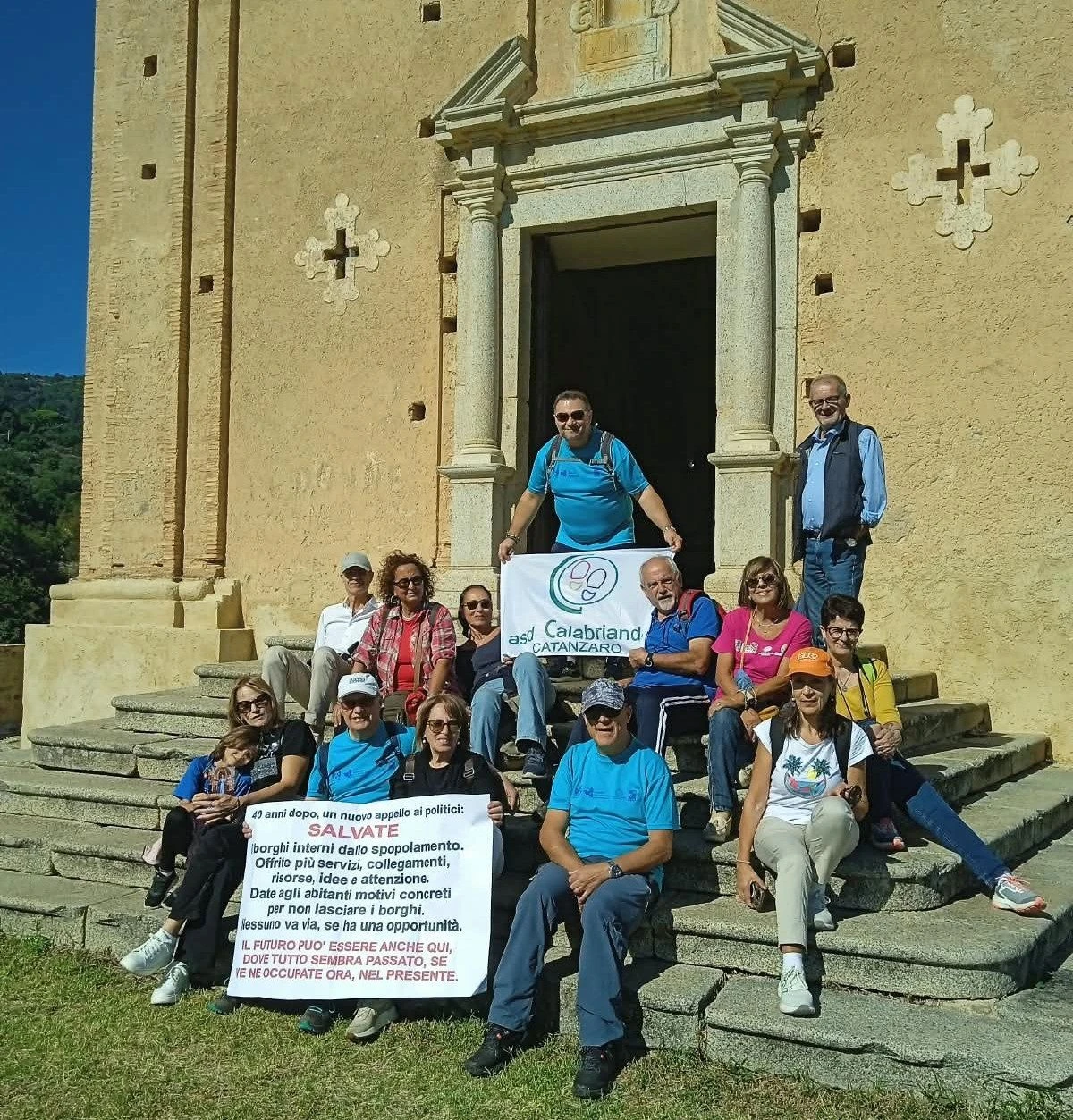 Calabriando di  Badolato scende in piazza per dire: “Basta paesicidi” 