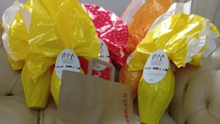 Pasqua di Solidarietà, "Universo Minori" dona le uova AIL ai detenuti della Casa circondariale di Crotone images Pasqua di Solidarietà, "Universo Minori" dona le uova AIL ai detenuti della Casa circondariale di Crotone