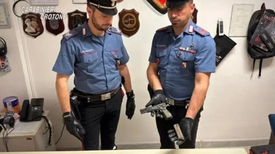 images Cirò Marina (Kr), arrestato a marzo per aver sparato ai nipoti: ritrovata l’arma usata nell’agguato 