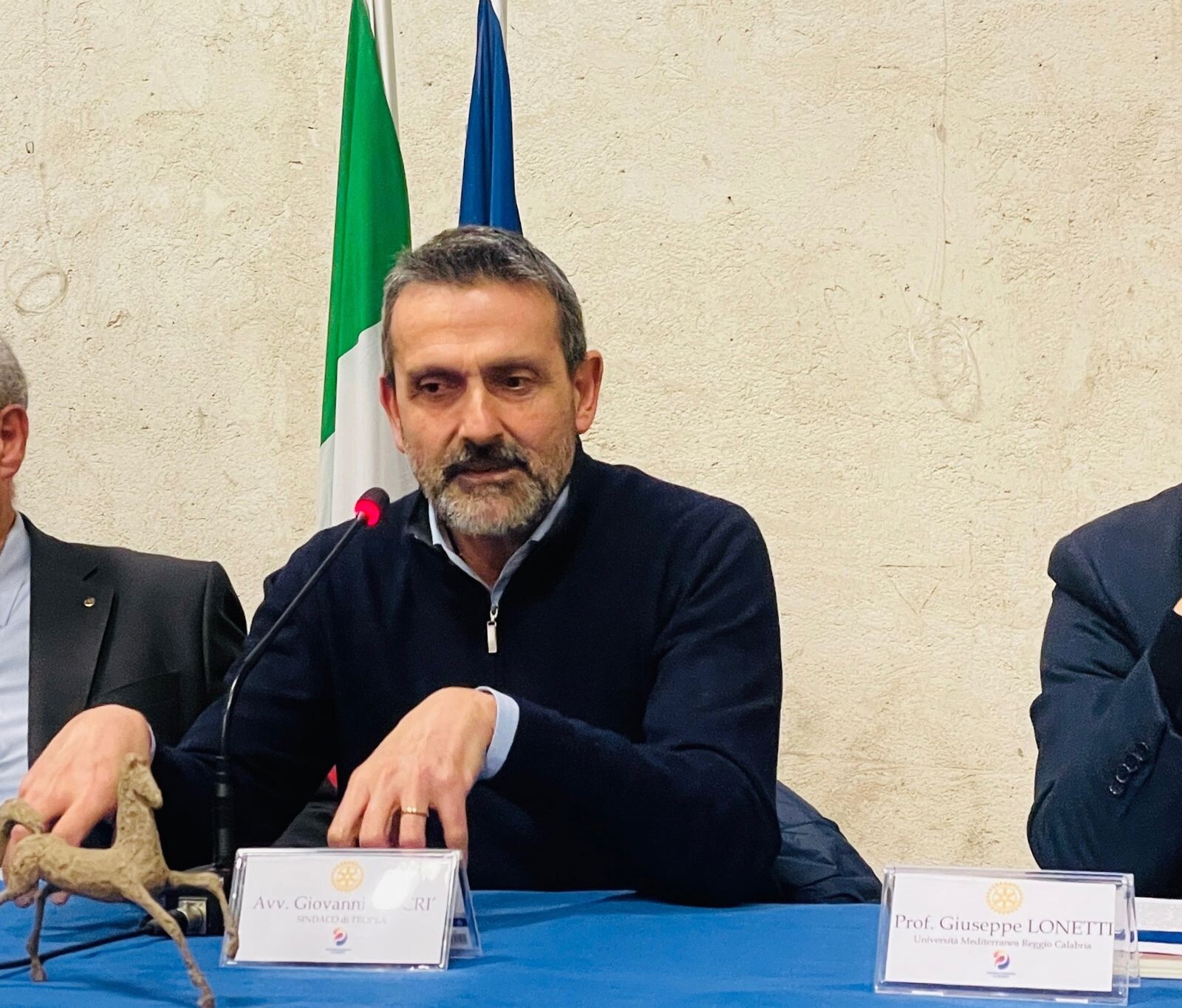 images Incandidabilità a Tropea, Macrì rassicura: "Nessun effetto immediato sull'attività amministrativa dell'ente"