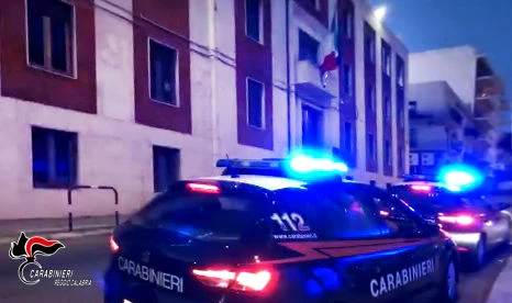 Reggio, inseguimento nel cuore della notte: due arresti dopo una fuga pericolosa