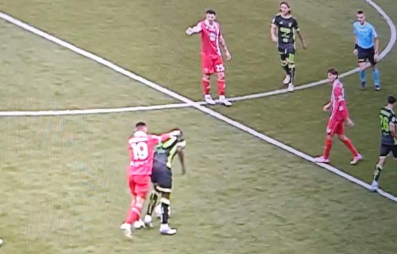 Monza-Catanzaro 2-1, rosso non dato a Birindelli: a cosa serve il VAR? images Monza-Catanzaro 2-1, rosso non dato a Birindelli: a cosa serve il VAR?