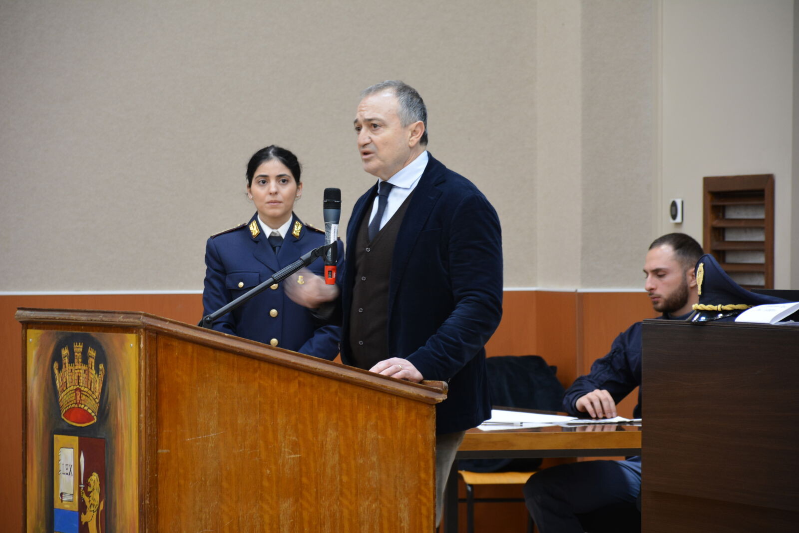 images Vibo Valentia, la Polizia di Stato per la campagna nazionale contro la violenza di genere con l'iniziativa “Questo non è amore” 