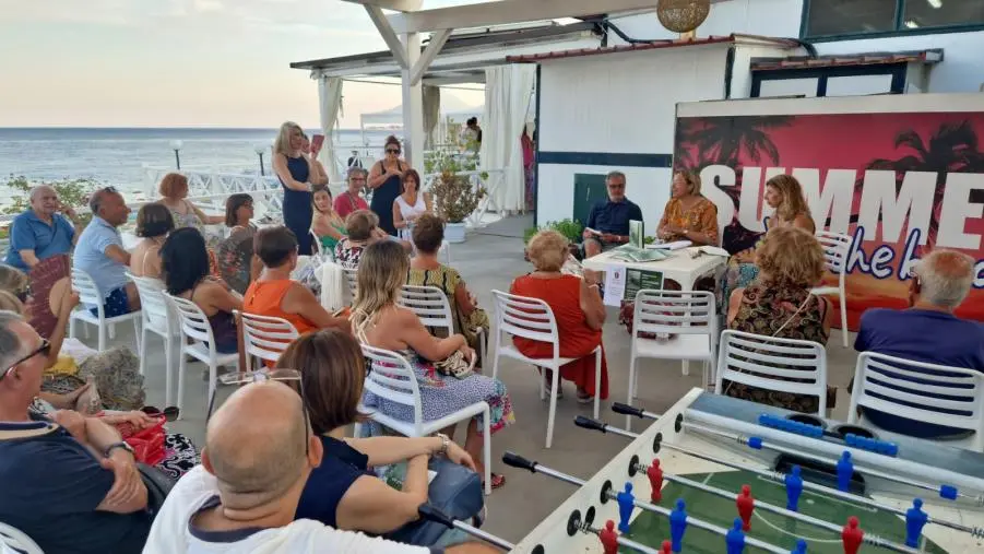 Montauro, presentato il libro "Vita precaria" di Daniela Rabia images Montauro, presentato il libro "Vita precaria" di Daniela Rabia