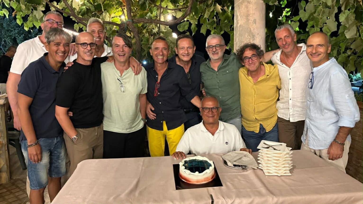 images Catanzaro, la 5ª B 1989 dell’Industriale si ritrova dopo 37 anni: una serata di ricordi e amicizia