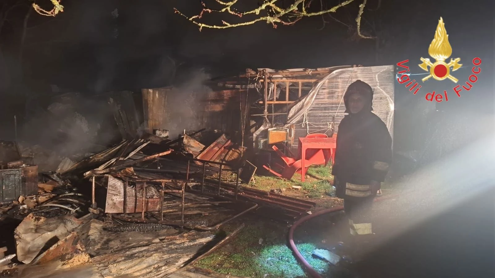 Soveria Mannelli, in fiamme alcuni magazzini agricoli: indagano i carabinieri 