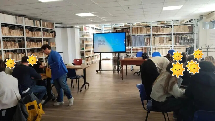 Al Liceo Classico Galluppi il primo incontro del progetto Panchine rosse per contrastare la violenza di genere images Al Liceo Classico Galluppi il primo incontro del progetto Panchine rosse per contrastare la violenza di genere