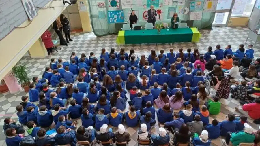 Lotta al bullismo, incontro di sensibilizzazione al Comprensivo 'Ardito Don Bosco' di Lamezia images Lotta al bullismo, incontro di sensibilizzazione al Comprensivo 'Ardito Don Bosco' di Lamezia