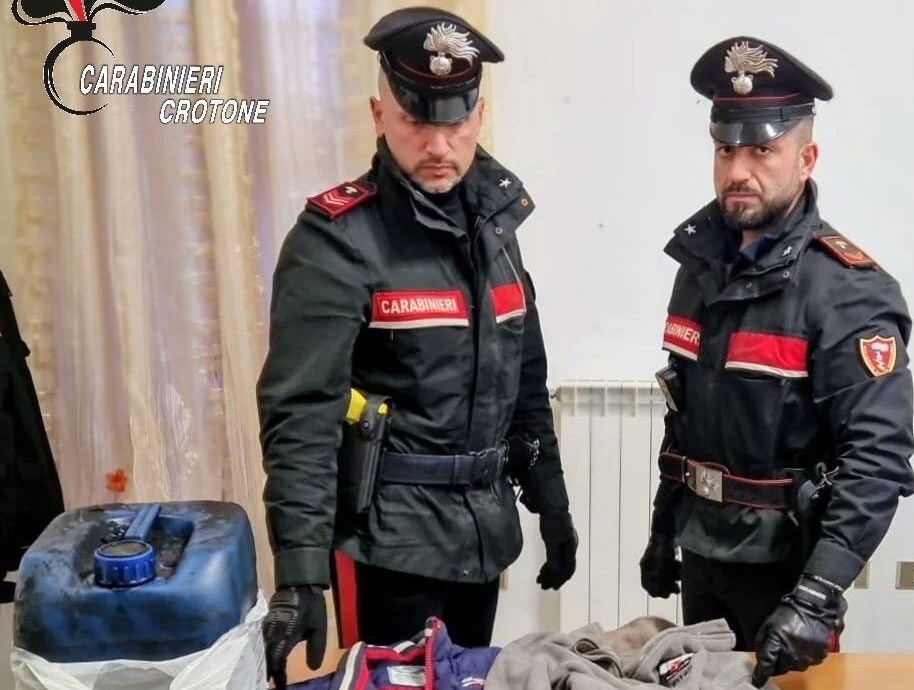 images Crucoli, ruba automezzo e 200 litri di gasolio ad una ditta di servizi ambientali: scatta la denuncia