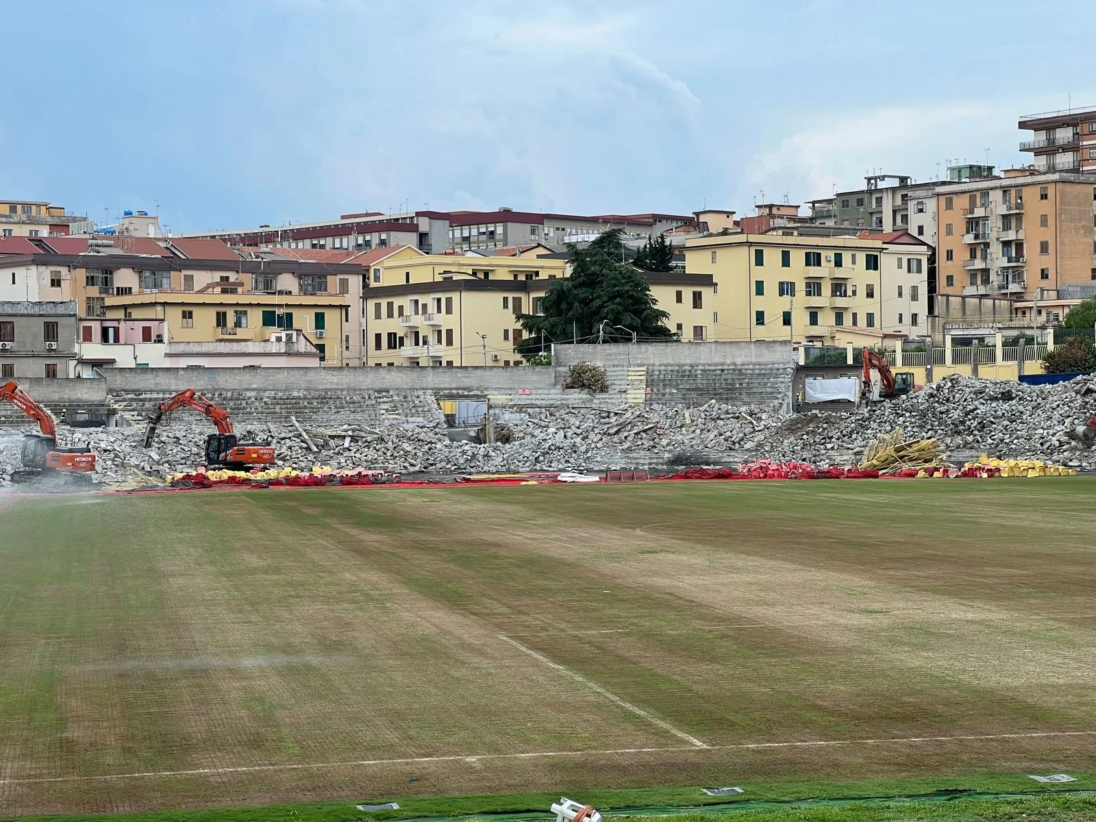 Ceravolo, la Curva slitta a novembre: con l’Ascoli riapre la tribuna, ma senza copertura