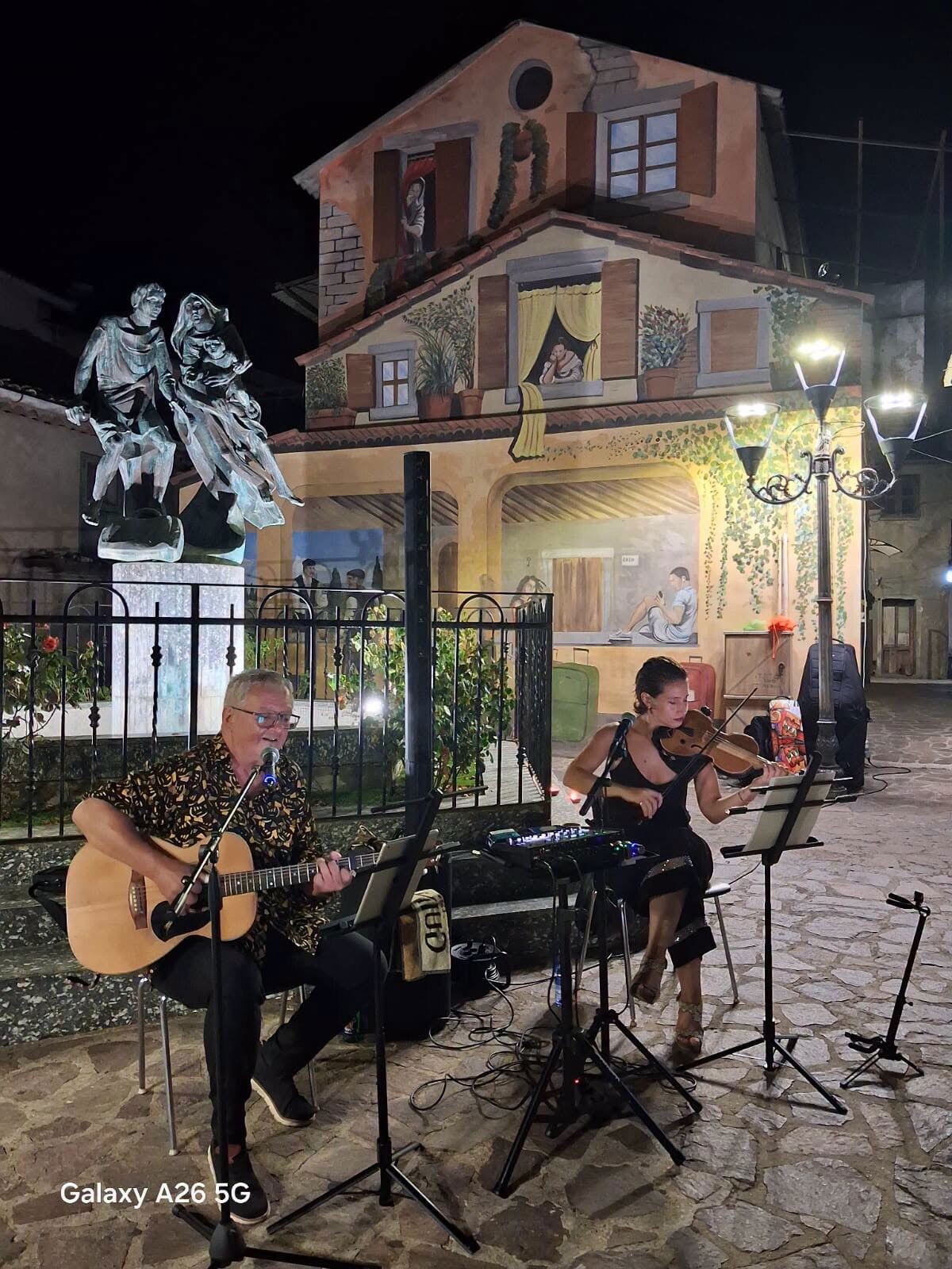 images Il cielo di Amaroni si illumina di Pace: una notte di musica e impegno civile contro l'odio e le violenzE