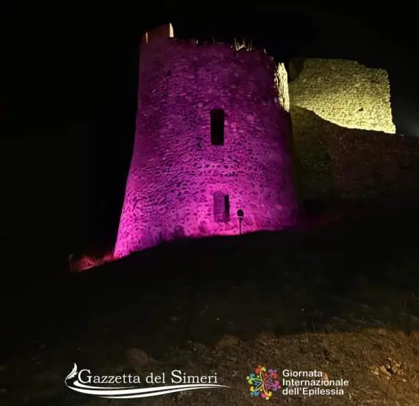 Il Castello di Simeri si tinge di viola images Il Castello di Simeri si tinge di viola
