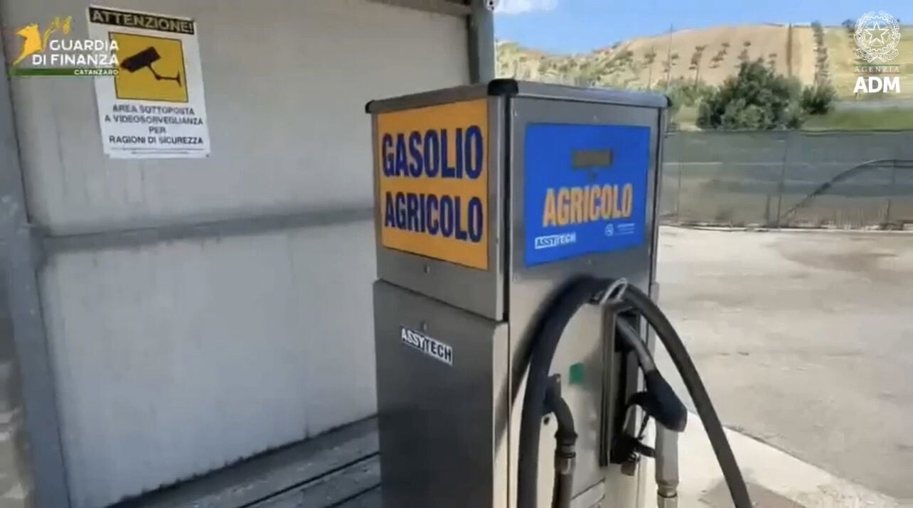 Scoperta frode da oltre 8 milioni di euro nel crotonese per uso illecito di carburante agricolo (VIDEO) images Scoperta frode da oltre 8 milioni di euro nel crotonese per uso illecito di carburante agricolo (VIDEO)