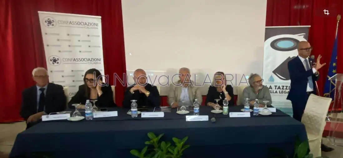 images "La Tazzina della Legalità" in tour a Villa San Giovanni incontra gli studenti degli Istituti superiori 
