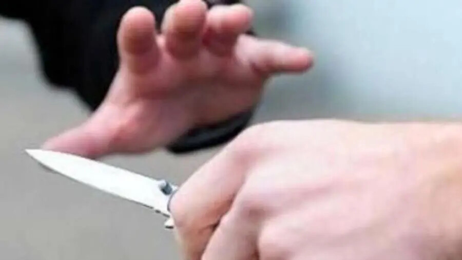 Paura a Reggio Calabria, donna accoltellata nella notte: non è in pericolo di vita images Paura a Reggio Calabria, donna accoltellata nella notte: non è in pericolo di vita